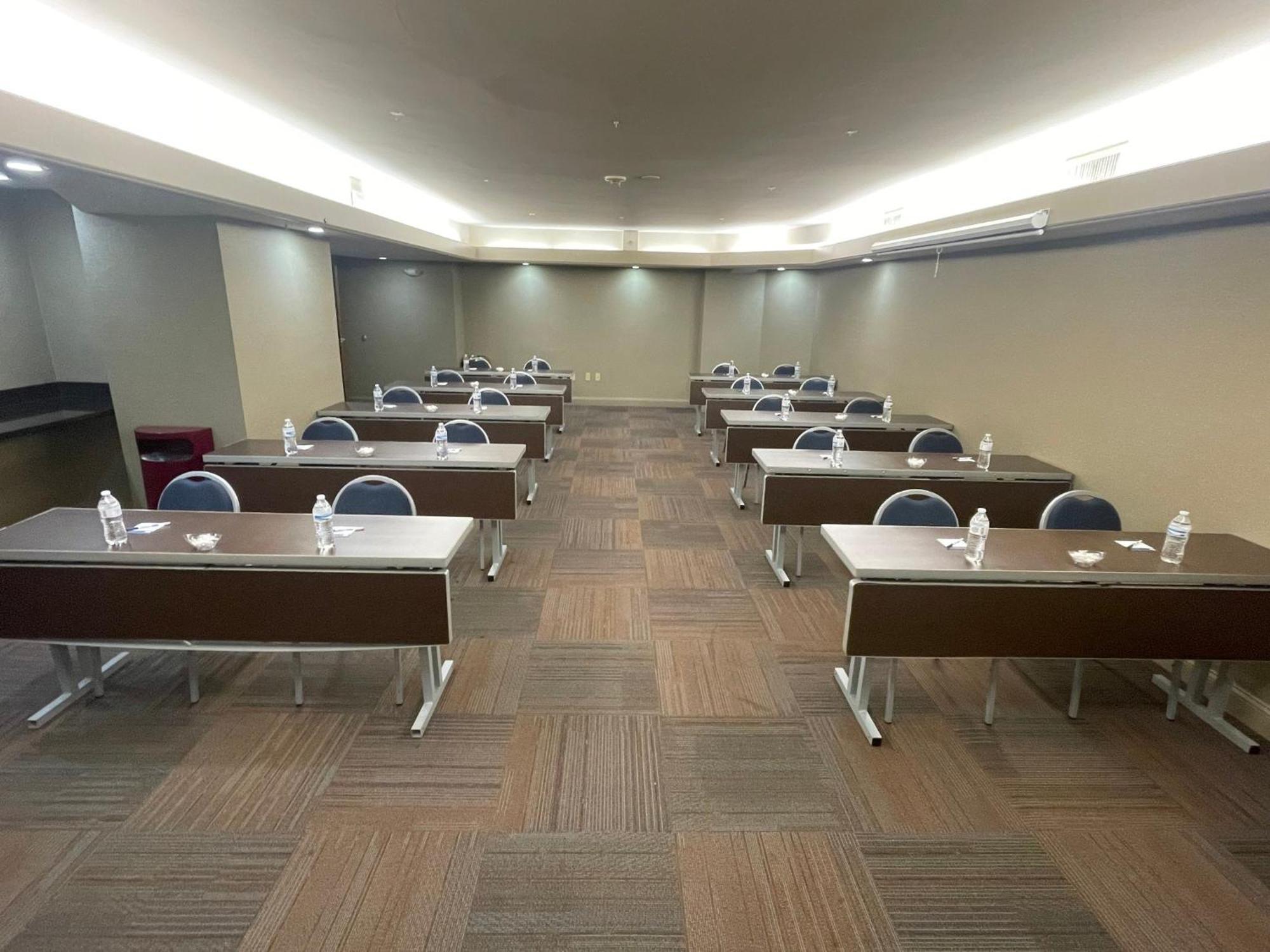 Holiday Inn Express Cleveland Downtown By Ihg Bagian luar foto