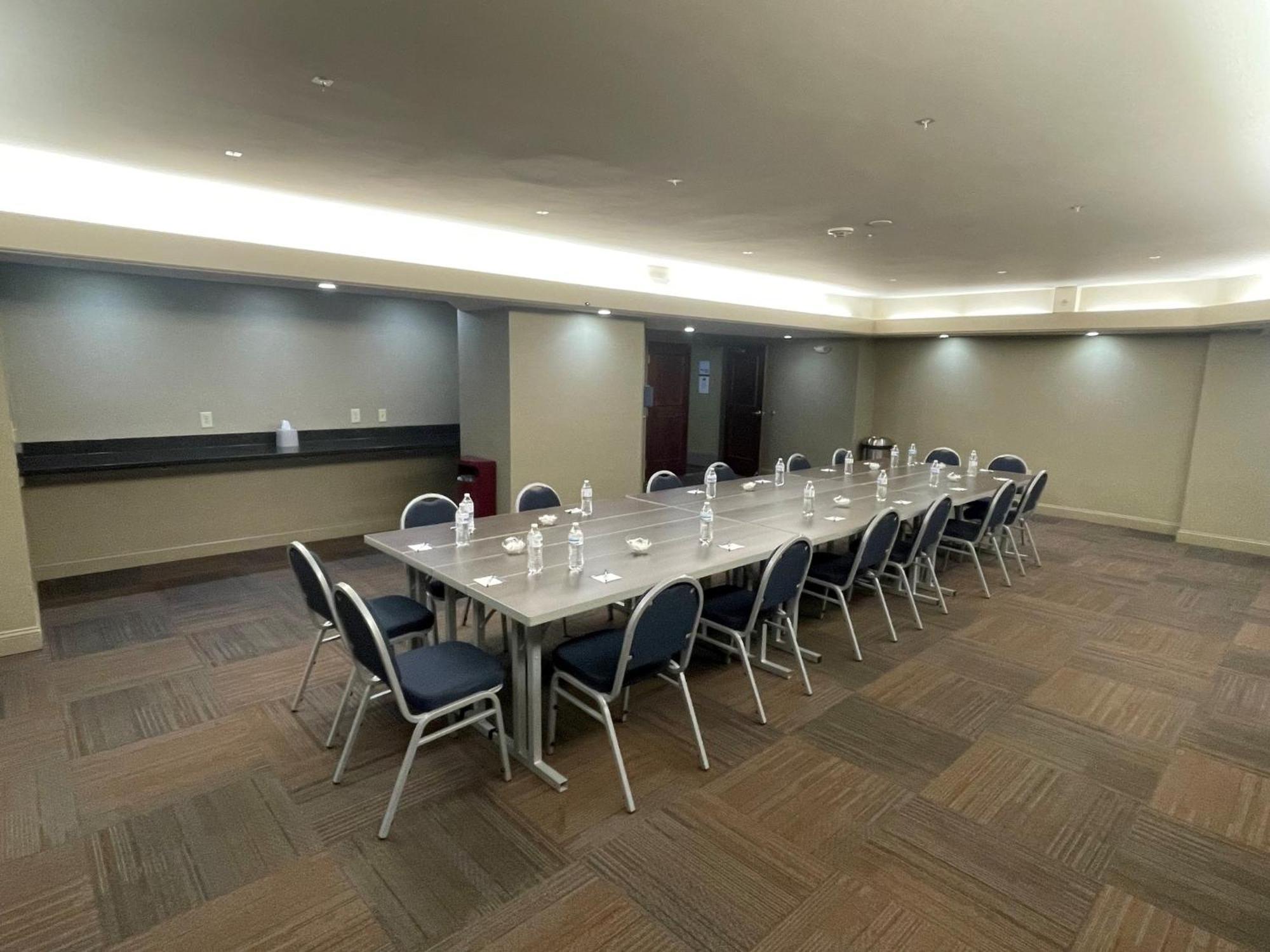 Holiday Inn Express Cleveland Downtown By Ihg Bagian luar foto