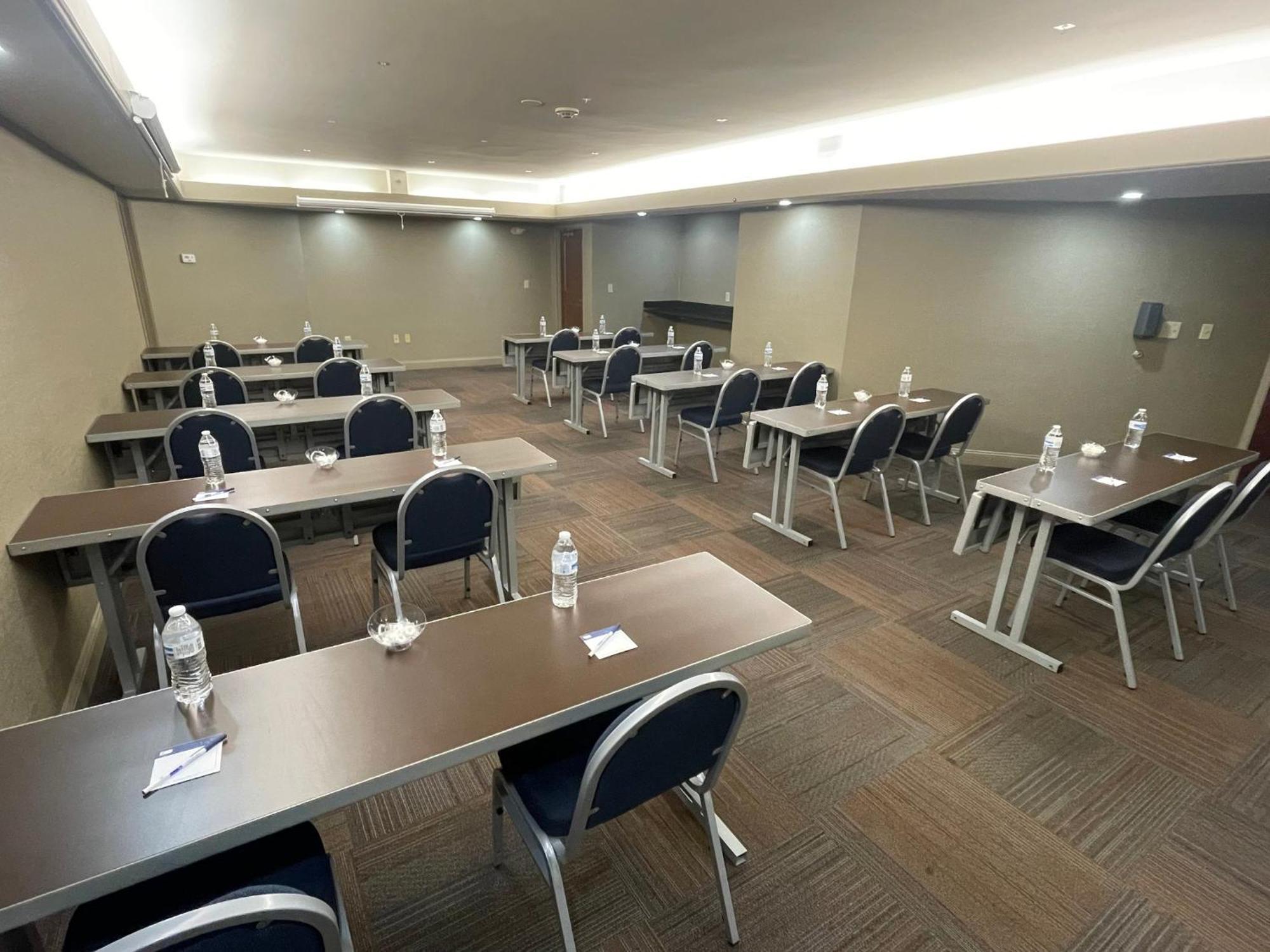 Holiday Inn Express Cleveland Downtown By Ihg Bagian luar foto
